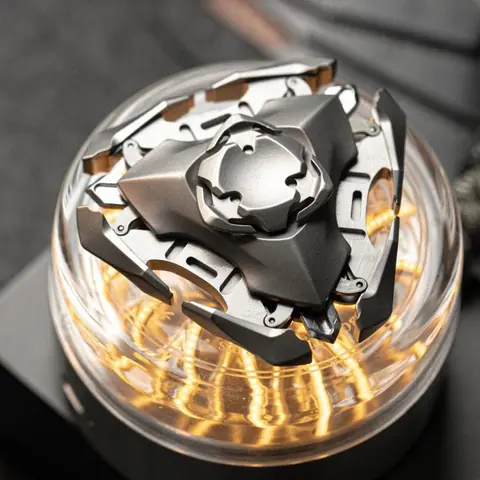 Freak Mech Studio — spinner